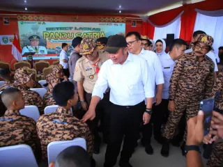 Retret Bumi Perkemahan Gandus Inisiasi Herman Deru Siap Cetak 100 Laskar Pandu Satria - GenPI.co KEPRI