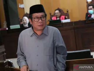 Tak Ditahan, Pengacara Sebut Eks Bupati Lombok Tengah Dirawat di RS Bhayangkara - GenPI.co JABAR