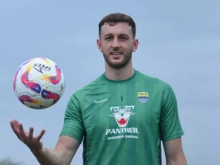 Puji Przybek, Pelatih Kiper Persib: Ganteng Tak Penting Asal Jago Jaga Gawang - GenPI.co KEPRI
