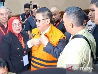 Hasto Kristiyanto Dituntut 7 Tahun Bui, Jaksa: Halangi KPK dan Lindungi Harun Masiku - GenPI.co