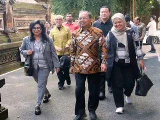 Wayan Koster Sebut Bali Kontribusi Rp 107 Triliun ke Negara, Layak Diberi Insentif - GenPI.co KALTIM