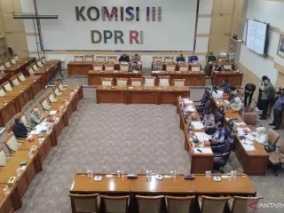 Ketua K3 MPR RI Tegas, Jabatan DPRD Tidak Bisa Diperpanjang - GenPI.co JATIM