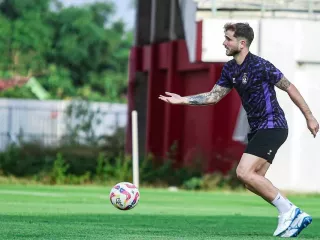 Gelandang Persik Kediri Telmo Castenheira Tak Kesulitan Adaptasi, Kini Fokus Target - GenPI.co