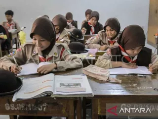 DPRD Desak Pemerintahan Pramono Anung Segera Realisasi Sekolah Gratis di Jakarta - GenPI.co BANTEN