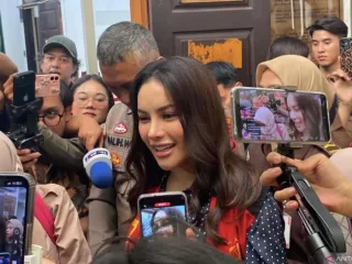 Ribut dengan Reza Gladys, Nikita Mirzani: Gelar Bisa Dibeli - GenPI.co JATIM