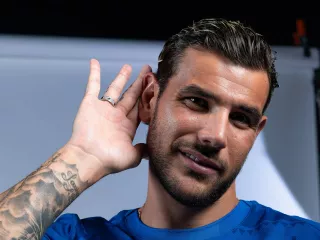 Resmi Gabung Al Hilal, Theo Hernandez Kritik AC Milan - GenPI.co KEPRI