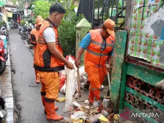 Banyak Sarjana Lamar Petugas PPSU, Isu Minim Lapangan Kerja Dibantah Pramono Anung - GenPI.co