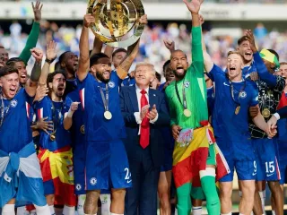 Trofi Piala Dunia Antarklub Asli Dibawa Donald Trump, Chelsea Pegang Replika - GenPI.co JATIM
