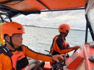 Kapal Terbalik di Mentawai, 10 Penumpang Masih Hilang 8 Selamat - GenPI.co JATIM