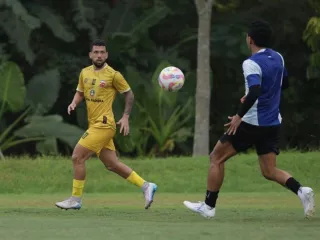 Kebugaran Belum Pulih, Fisik Pemain Asing Madura United Digenjot - GenPI.co