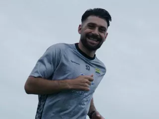 Frans Putros Ketagihan Main di Depan Bobotoh Jelang Liga Champions Asia 2 - GenPI.co
