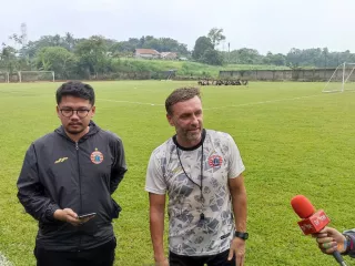 Pemain Persija Jakarta Kerap Diambil Timnas, Thomas Doll Sentil PSSI - GenPI.co