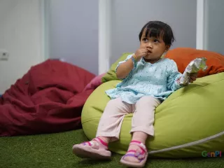 Tips Membantu Balita Mengelola Emosi, Ajak Bermain di Luar Ruangan - GenPI.co