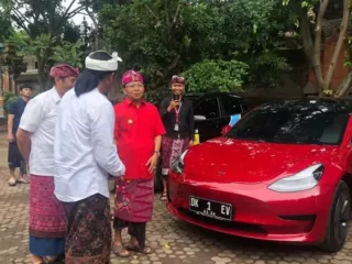 Gubernur Bali Wajibkan PNS dan ASN Pakai Kendaraan Listrik - GenPI.co