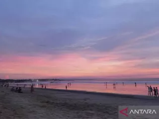 Libur Hari Raya Nyepi, Pantai Kuta Penuh Dipadati Pelancong - GenPI.co KEPRI