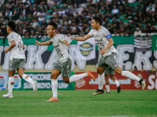 Teco Tak Pikirkan Bali United Kalah Telak Lawan Persebaya, Fokus Playoff ACL - GenPI.co