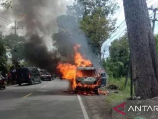 Mobil terbakar hari ini