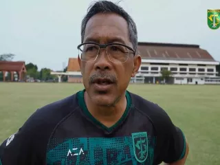 Aji Santoso Minta PSSI dan LIB Atur Jadwal TC Timnas Indonesia - GenPI.co JABAR