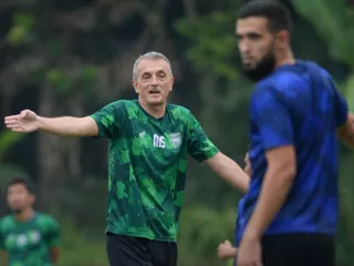Mengejutkan, Borneo FC Pecat Milomir Seslija - GenPI.co BANTEN