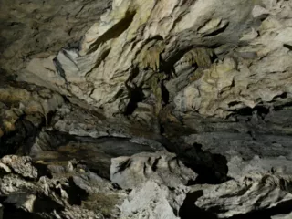 Wow, 35 Gua Ditemukan di Gunung Batu Benau, Ada yang Miliki Sungai Bawah Tanah - GenPI.co