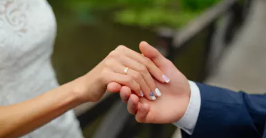 Sering Dianggap Tabu, Ini 4 Keuntungan Menikah di Usia Muda