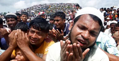 OMG! Berbulan-bulan di Laut, 81 Rohingya Terdampar di Indonesia