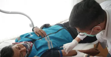 Petugas Kebersihan di Bandung Dapat Infus Immune Booster Gratis