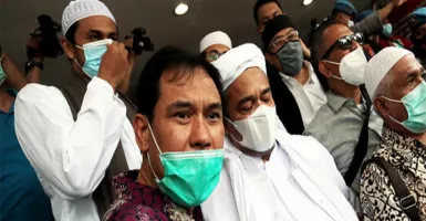 HRS Disebut Jadi Faktor Haji Batal, Dua Tokoh Top Saling Serang