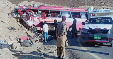 Bus Peziarah Terbalik di Pakistan, 18 Warga Tewas Bergelimpangan