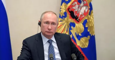 Vladimir Putin Batuk-batuk, Satu Ruangan Langsung Geger