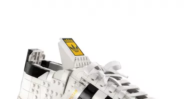 Intip Koleksi Sneaker Terbaru Adidas Berdesain LEGO yang Nyentrik