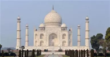 Sempat Jatuh, India Perlahan Bangkit, Taj Mahal Mulai Dibuka Umum