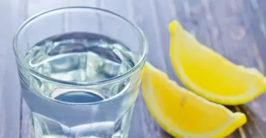 Rutin Minum 120 ml Air Lemon Encer, Khasiatnya Menakjubkan