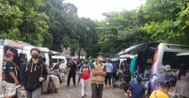 Pedagang Bermobil Nekat Jualan di Solo, Bakal Dibikin Kapok