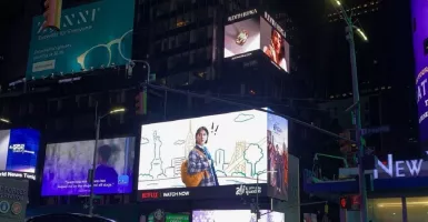 Ada Wajah Kece Iqbaal di Times Square New York, Wow