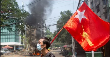 Demonstran Myanmar Ngamuk, Menara Komunikasi Junta Militer Hancur