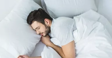 Tidur Tak Pakai Celana Dalam, Manfaatnya Top Markotop untuk Pria