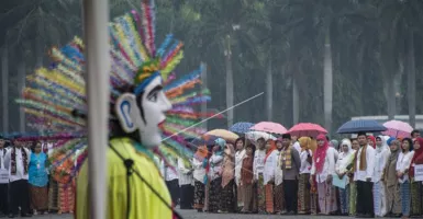 Ancol Gelar Ondel-ondel di Bawah Air Peringati HUT Jakarta