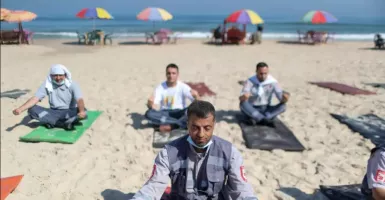 Lihat itu, Awak Ambulans di Jalur Gaza Semangat Berlatih Yoga!