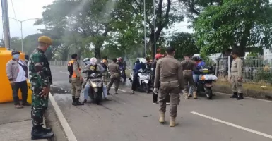 Pos Penyekatan Suramadu Masih Rusuh, Brimob Tembakan Gas Air Mata