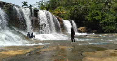 Sensasi Berenang di Curug Dengdeng, Dijamin Puas dan Ketagihan