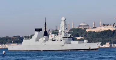 Kapal Perang Inggris Masuk Krimea, Rusia Jatuhkan 4 Bom