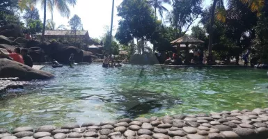 Sensasi Menikmati Keindahan Kolam Mata Air di Taman Batu Cijanun