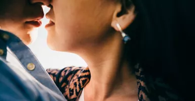 Pria dan Wanita Harus Lakukan Ciuman, Khasiatnya Dahsyat Banget