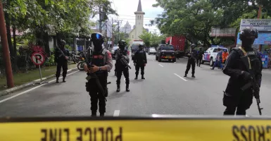 Ratusan Personel Gabungan Kepung Gereja Katedral Jakarta