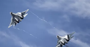 Formasi Tempur Jet Tempur Rusia Mengerikan, Kapal Perang Dibom