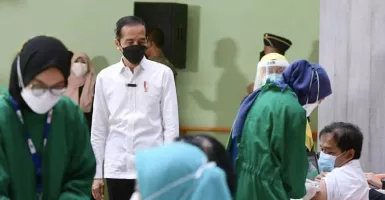 Jokowi Mencari Obat Antivirus di Apotek, Penjual: Kosong, Pak!