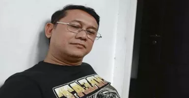 Denny Siregar Tolak Tawaran Jadi Komisaris BUMN, Alasannya Sandal Jepit