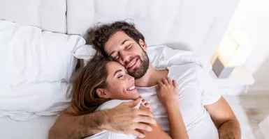 5 Cara Istri Ajak Suami Begituan, Dijamin Terangsang