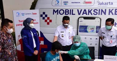 Sasar Warga Rentan, Donone Berikan Vaksinasi Keliling Jakarta